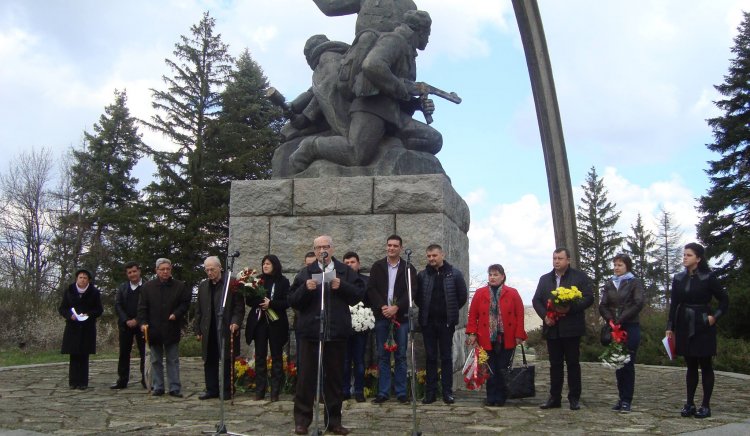 Членовете на БСП почетоха 72-годишнина от Балванската битка
