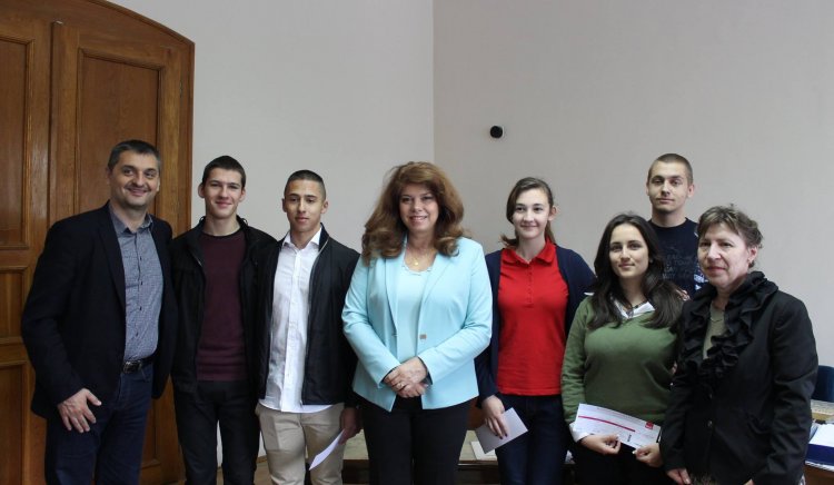 Ученици и учители от НАГ – Габрово на посещение в Брюксел по покана на Илияна Йотова